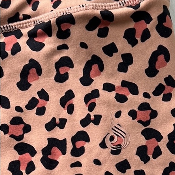 BUNDLE! Ryderwear scrunch booty leggings, and cheetah v butt shaping legging - Picture 11 of 12